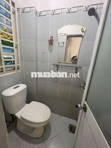 Hh 1/2 tháng ae dẫn dùm Nhà Hoàng Sa q3 2 lầu sân thượng