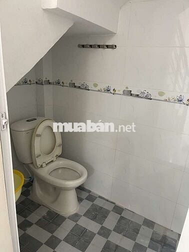 Hh 1/2 tháng ae dẫn dùm Nhà Hoàng Sa q3 2 lầu sân thượng