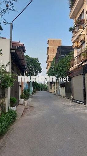 Bán đất phố Đức Giang 70m2, h.iếm 6.7 tỷ, ô tô 7 chỗ đỗ cổng, ngõ nông