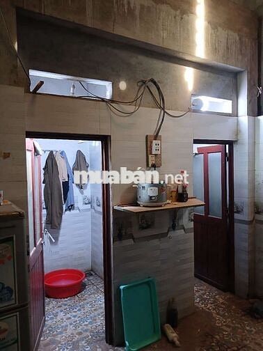 Xưởng 210 m2 ( 7,6 x 27 )trần 8m cần cho thuê