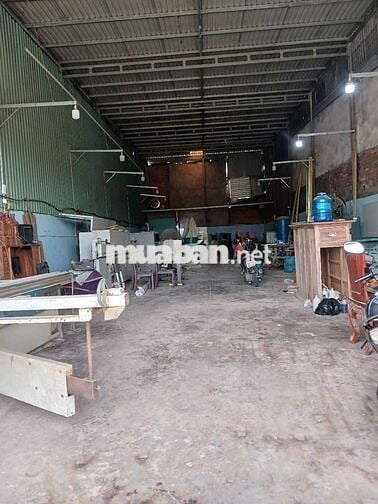 Xưởng 210 m2 ( 7,6 x 27 )trần 8m cần cho thuê