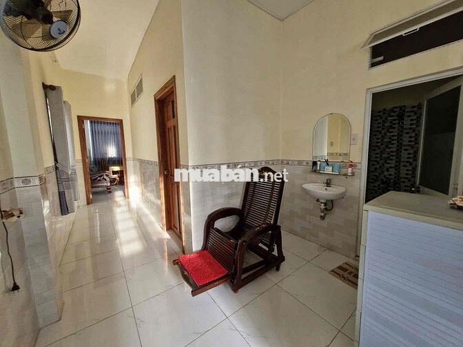 Nhà 3 tầng đường Nguyễn Thị Minh Khai - 4 phòng ngủ