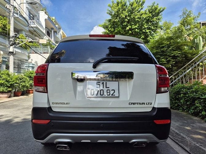 Cần bán Captiva đời 2015 số Auto,màu trắng,gđ sử dụng mới 98%.