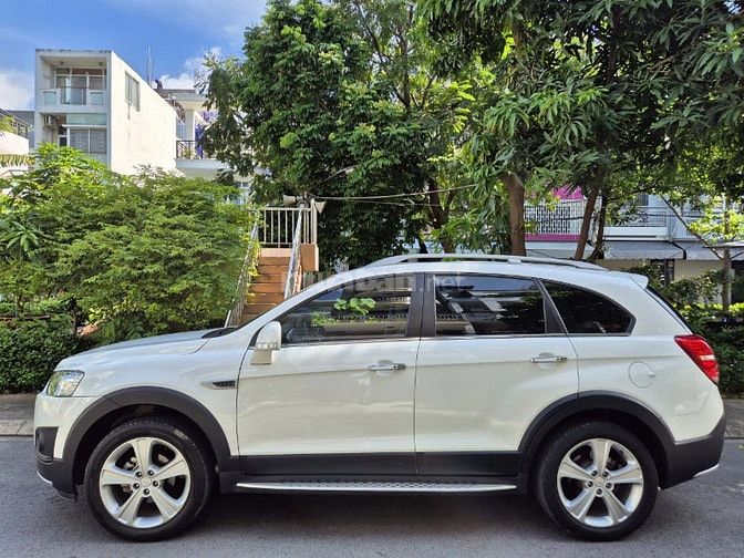 Cần bán Captiva đời 2015 số Auto,màu trắng,gđ sử dụng mới 98%.