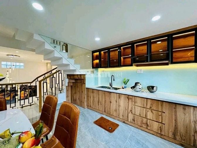 Ngộp! Bán nhà 40m2 Nguyễn Thanh Tuyền,Tân Bình.Gần vòng xoay Lê Văn Sỹ