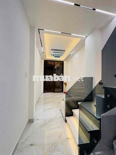 Mat tien duong so 6m -xe hoi do cua q4