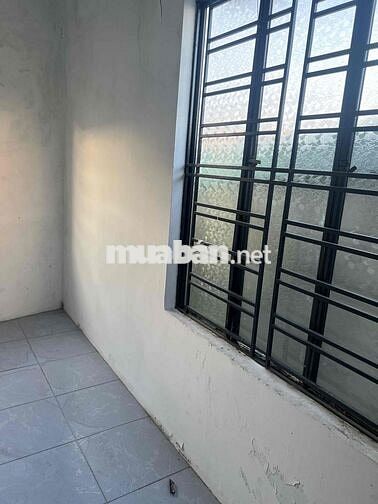 nhà đẹp còn dư 1 phòng sạch sẽ thoáng mát tầng hai hoà văn thái .