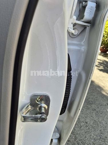 Cần bán Captiva đời 2015 số Auto,màu trắng,gđ sử dụng mới 98%.