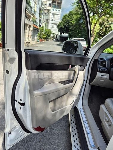 Cần bán Captiva đời 2015 số Auto,màu trắng,gđ sử dụng mới 98%.