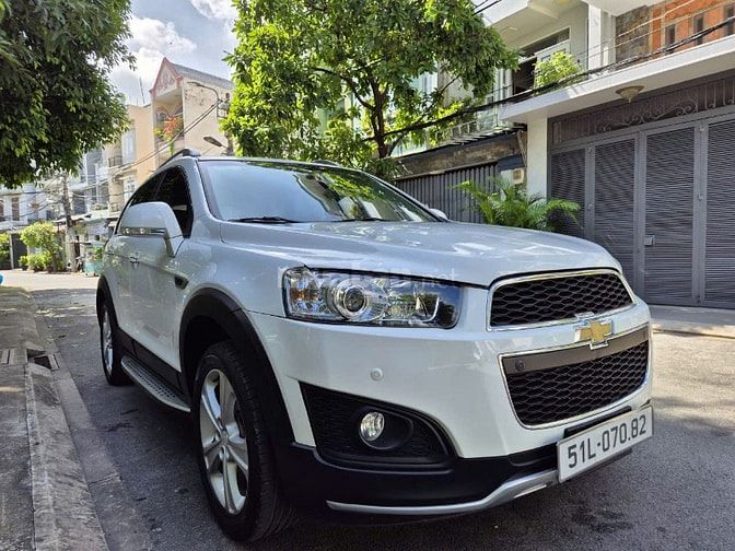 Cần bán Captiva đời 2015 số Auto,màu trắng,gđ sử dụng mới 98%.