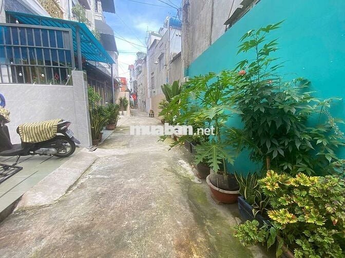 Nhà 1 trệt, 1 sân, 2 lầu, 4pn, 2wc, dtsd 133m2, p14.GV