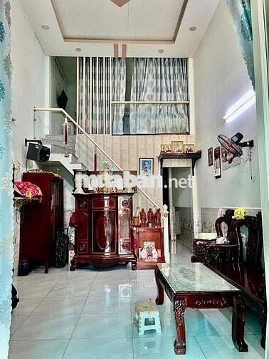Ngay sát Nguyễn ảnh thủ và sân banh cây sung  trệt lửng giáp Q12