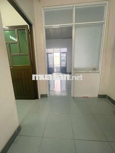 Nhà 1 trệt, 1 sân, 2 lầu, 4pn, 2wc, dtsd 133m2, p14.GV