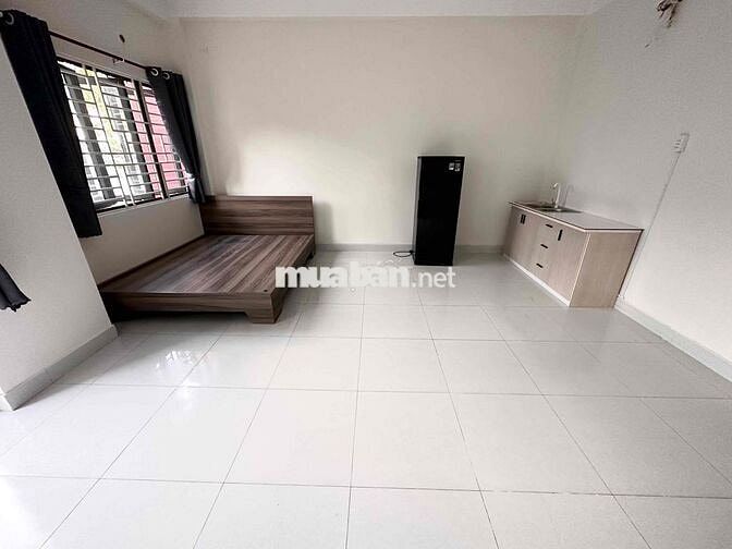 PhÒng Ban Công Cửa Sổ Đường Lê Thị Riêng