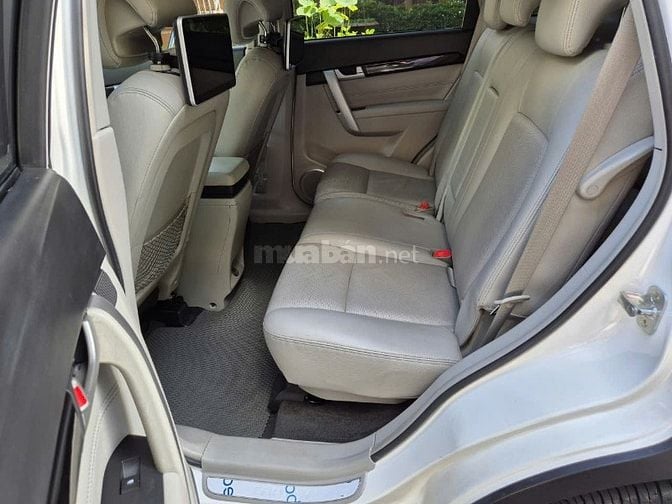 Cần bán Captiva đời 2015 số Auto,màu trắng,gđ sử dụng mới 98%.