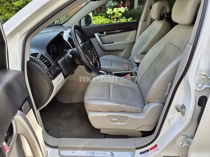 Cần bán Captiva đời 2015 số Auto,màu trắng,gđ sử dụng mới 98%.