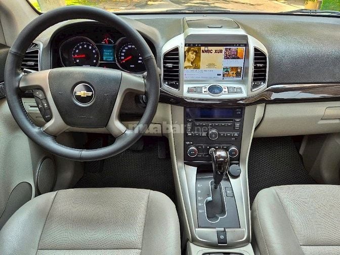 Cần bán Captiva đời 2015 số Auto,màu trắng,gđ sử dụng mới 98%.