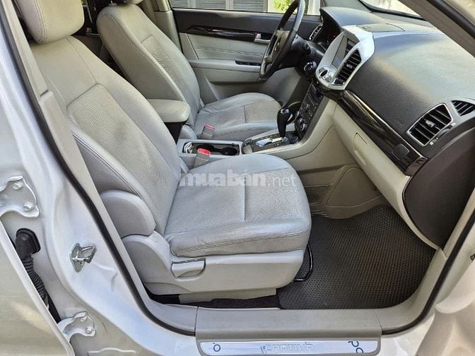 Cần bán Captiva đời 2015 số Auto,màu trắng,gđ sử dụng mới 98%.