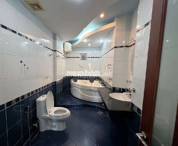 Bán nhà xe hơi đậu cửa 5 tầng, 4.2x20 Thích Quảng Đức PN, gần mặt phố
