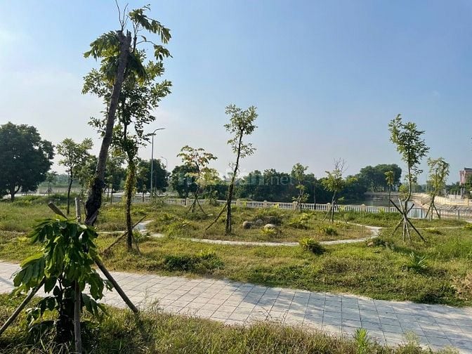 Đất thổ cư, xuân nộn Đông Anh, đối diện công viên, hồ.