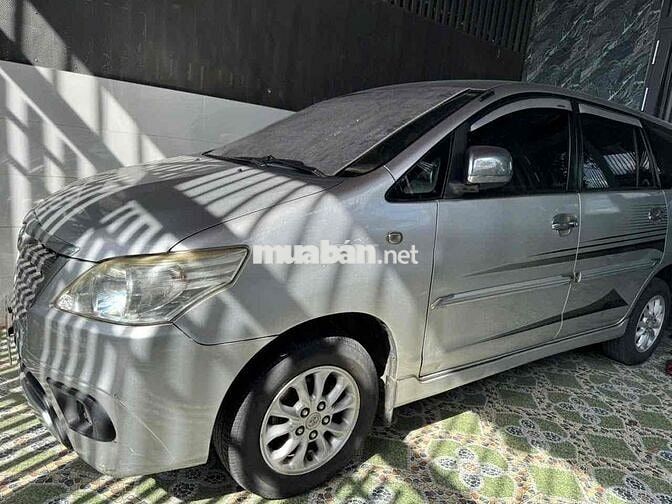 Toyota Innova 2014 2.0E - 143348 km