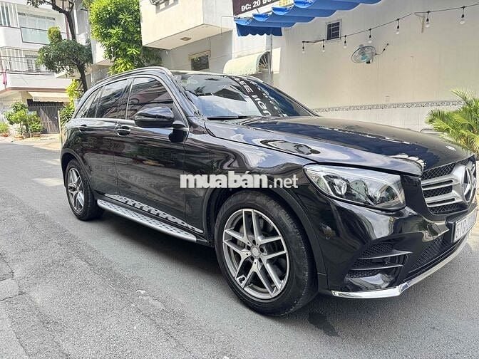 Mercedes Benz GLC300 4matic model  2017 - 62000 km