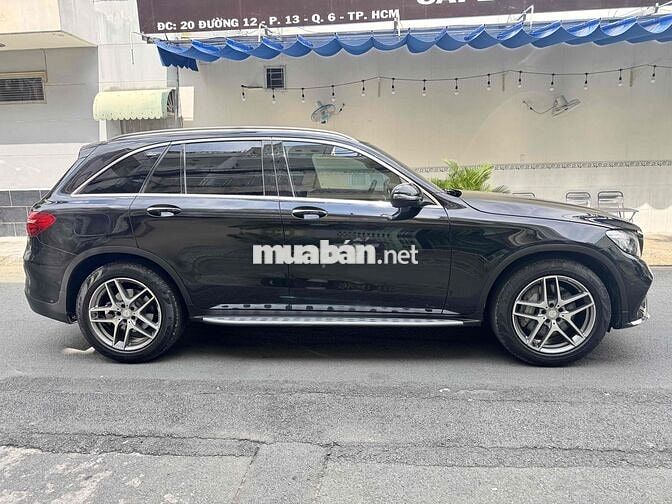 Mercedes Benz GLC300 4matic model  2017 - 62000 km