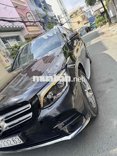 Mercedes Benz GLC300 4matic model  2017 - 62000 km