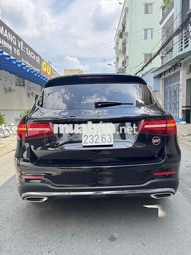 Mercedes Benz GLC300 4matic model  2017 - 62000 km