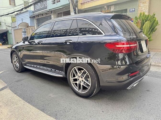Mercedes Benz GLC300 4matic model  2017 - 62000 km
