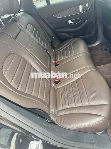 Mercedes Benz GLC300 4matic model  2017 - 62000 km