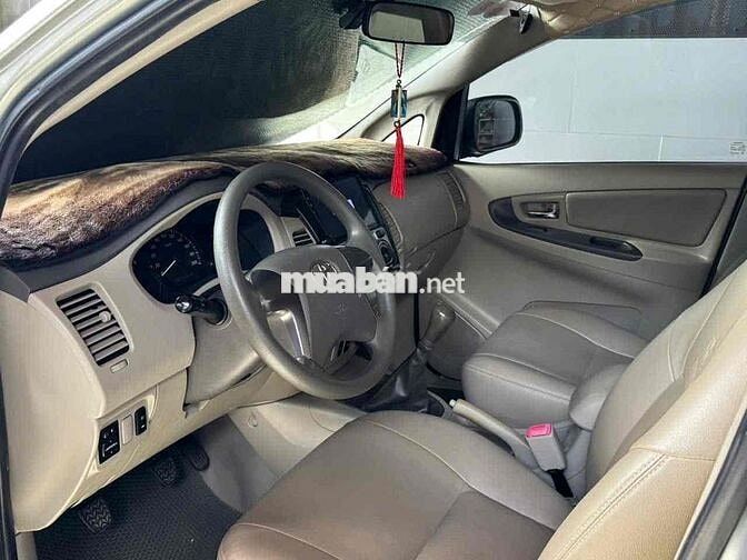 Toyota Innova 2014 2.0E - 143348 km