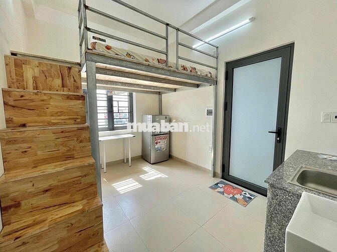 Phòng trọ có gác cửa sổ trời có sẵn nội thất gần Công Viên Làng Hoa