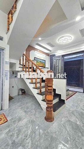 Bán nhà Đ số 3 bình Tân. 4x8 . 2 tầng sổ đẹp 2pn 2tolet Gia 2ty9