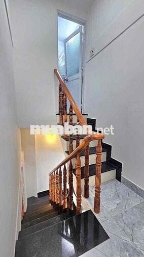 Bán nhà Đ số 3 bình Tân. 4x8 . 2 tầng sổ đẹp 2pn 2tolet Gia 2ty9