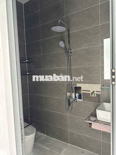 Bán nhà mới, mặt tiền ngay trung tâm