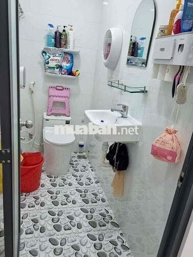 cho thuê nhà nguyên căn nhà mới sạch đẹp. nguyễn thượng hiền p4Q3
