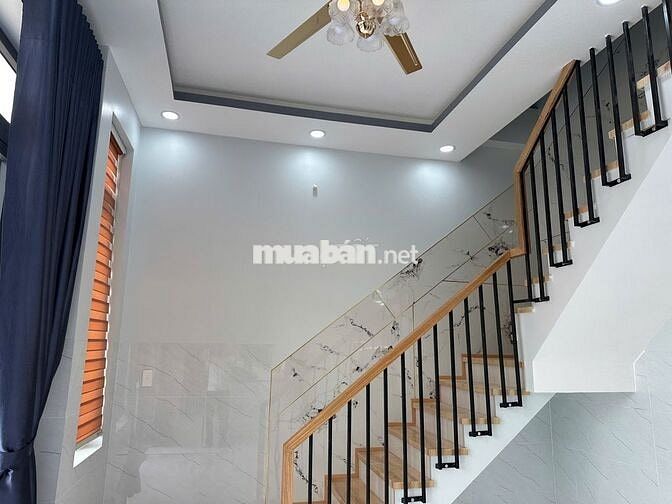 Bán nhà mới, mặt tiền ngay trung tâm
