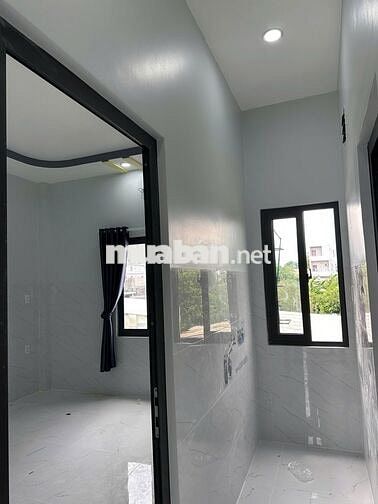 Bán nhà mới, mặt tiền ngay trung tâm