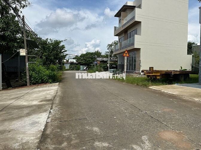 Bán nhà mới, mặt tiền ngay trung tâm