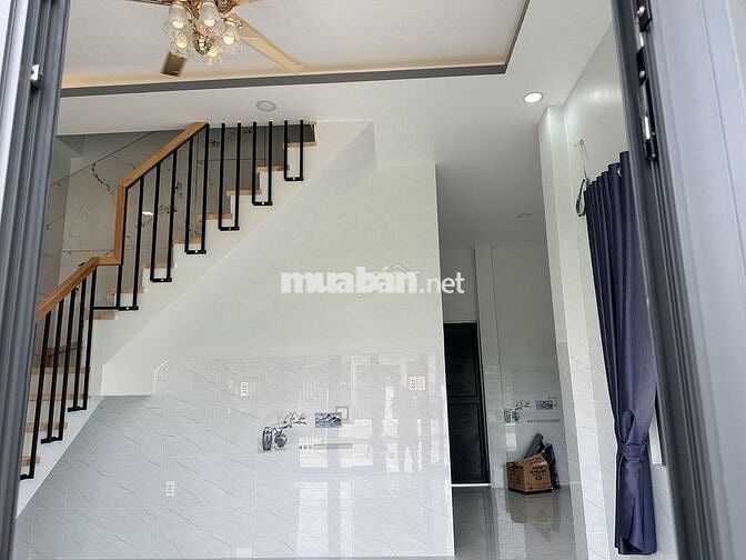 Bán nhà mới, mặt tiền ngay trung tâm