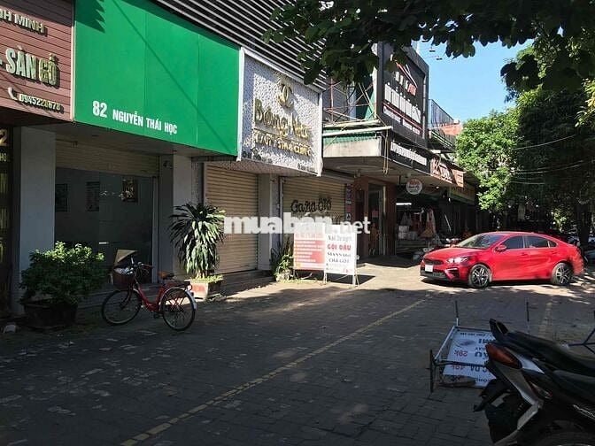 mặt bằng kinh doanh đường rộng 34 m, vỉa hè 10m