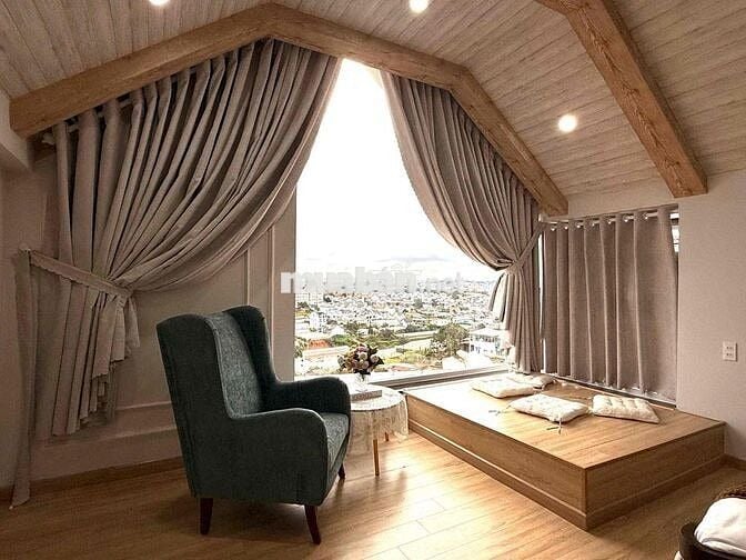 cần bán căn biệt thự, sân vườn, hồ bơi, view thành phố tại nam hồ.
