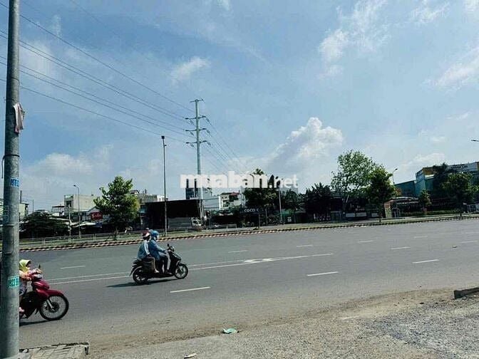 cho thuê nhà mặt tièn Nguyễn Văn Linh 14x20 giá 90 tr