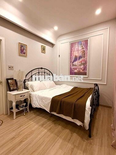 cần bán căn biệt thự, sân vườn, hồ bơi, view thành phố tại nam hồ.