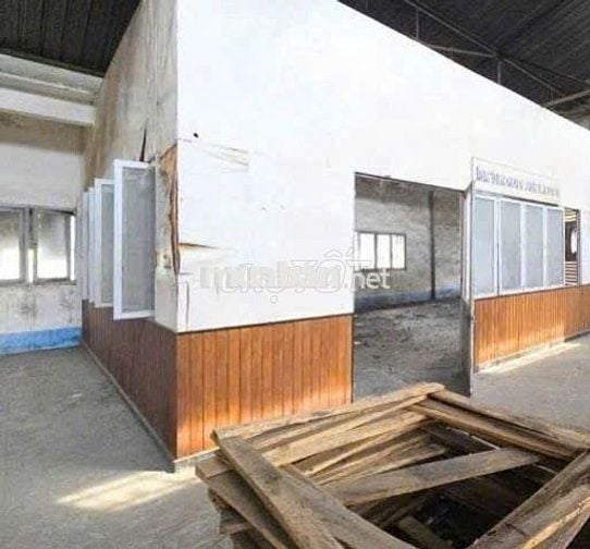 Cho thuê kho nhỏ Quận 4  DT 250m đường xe cont, tường xây sạch đẹp
