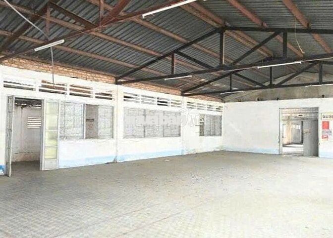Cho thuê kho xưởng Q4 , DT 1200m2  xe cont