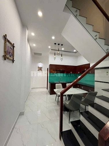 Nhà 1 Trệt - 1 Lầu ngay Trường Đại Học Sư Phạm Kỹ Thuật - Giá Chỉ: 2 ỷ