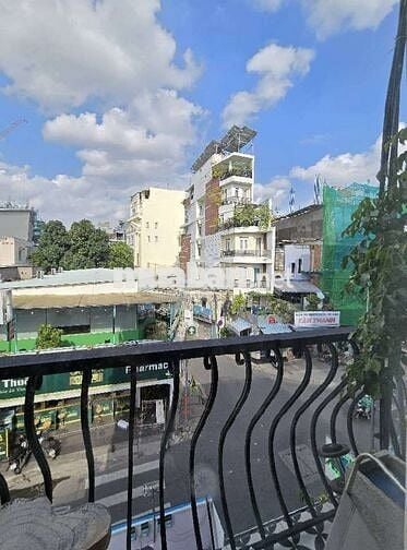Bán nhà mặt phố 5 tầng, 3.5x21 Đặng Văn Ngữ PN. Giá 21 tỷ còn bớt