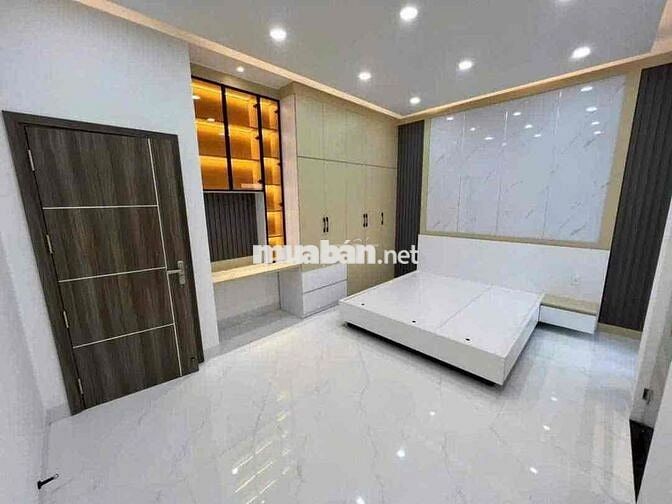 Nhà mới Lý Thái Tổ - Hưng Phú, Cái Răng giá 12 tỷ 700 triệu (T Lượng)